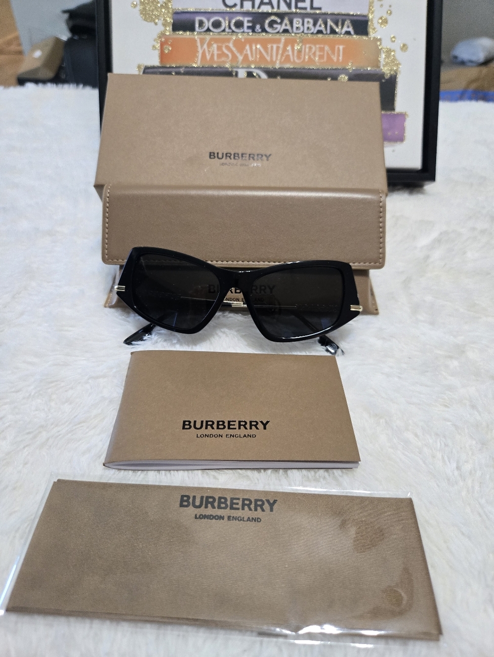 Burberry 52mm Irregular Sunglasses Brand New - Picture 3 of 8